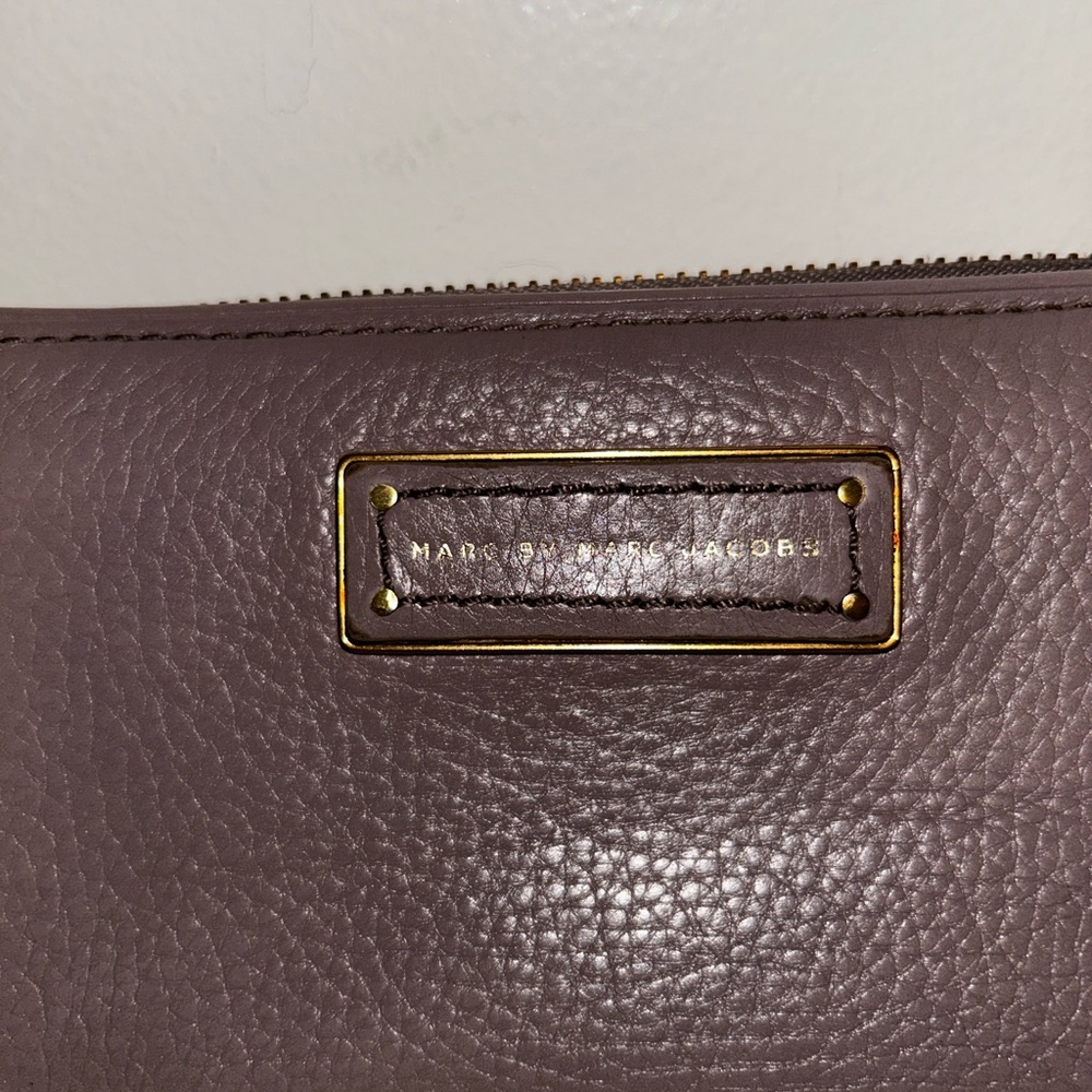 Clean Vintage Marc by Marc Jacobs Q
Slim Zip Around Wallet - Picture 2 of 10